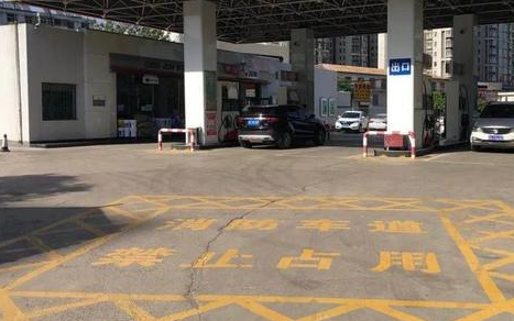 加油站消防通道划线一般都画在哪个地方？