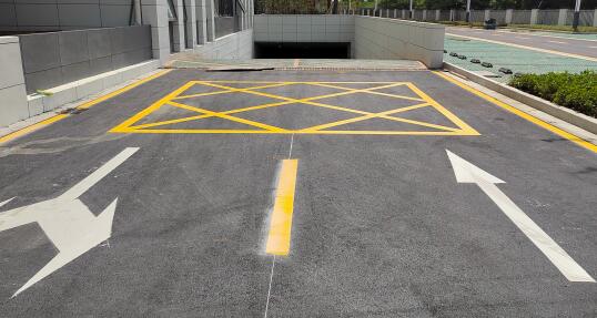 飞扬市政，高效专业的厂区停车位划线专家